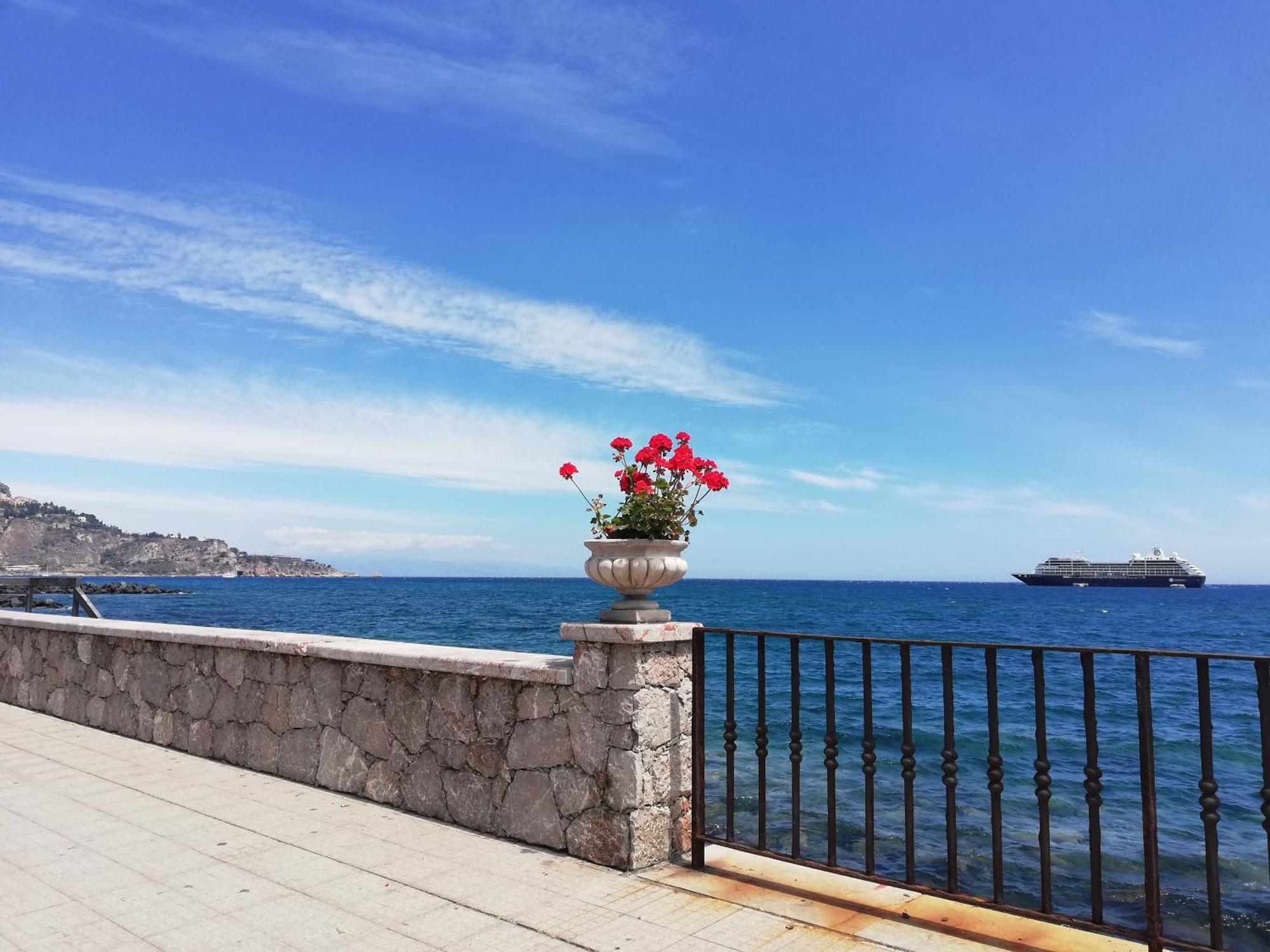 La Maison Doree Giardini Naxos Room photo