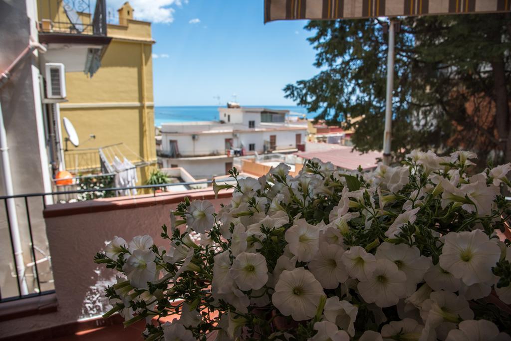 La Maison Doree Giardini Naxos Room photo